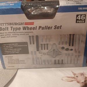 Brand New in Box Bolt Type Wheel Puller Set